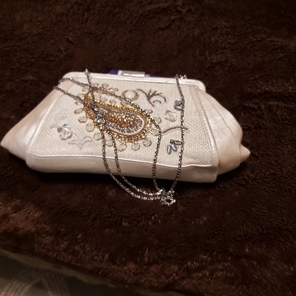 💢SOLD💢Vintage purse . beige long and shorter chain straps - Picture 3 of 13